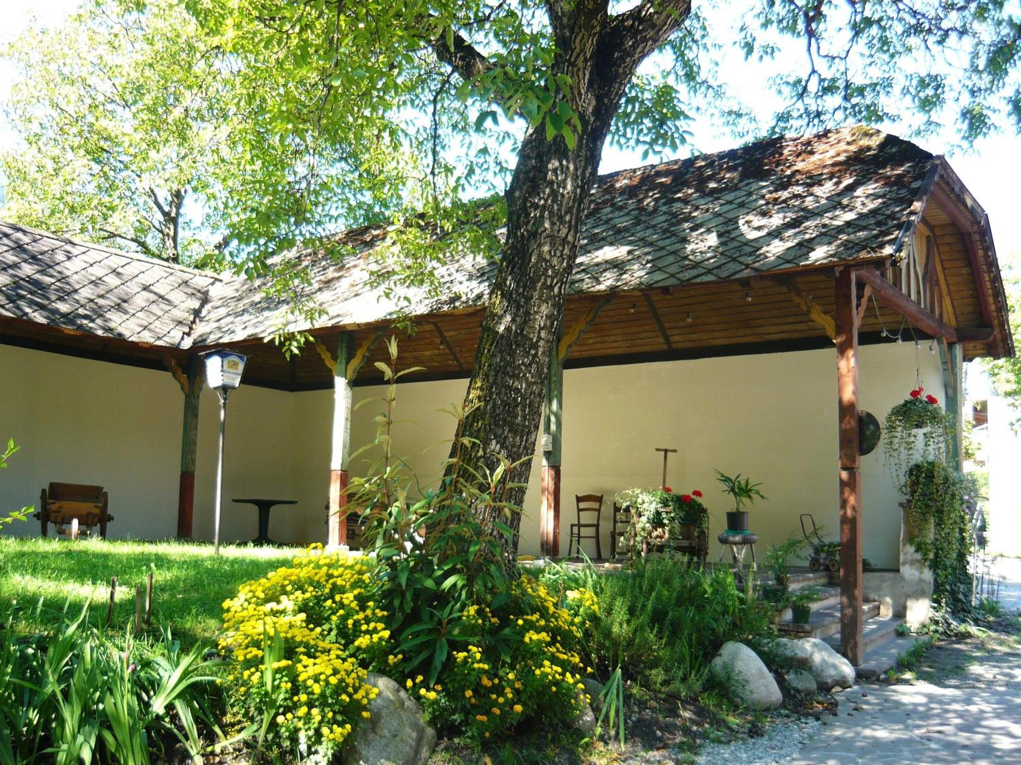 Gasthof Goldenes Lamm Vahrn Exterior photo