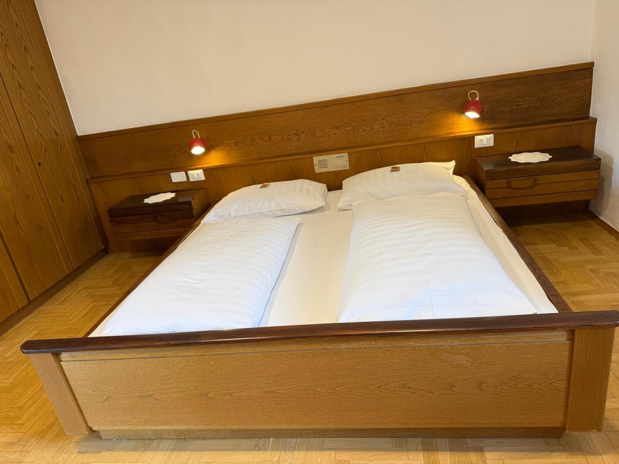 Gasthof Goldenes Lamm Vahrn Room photo