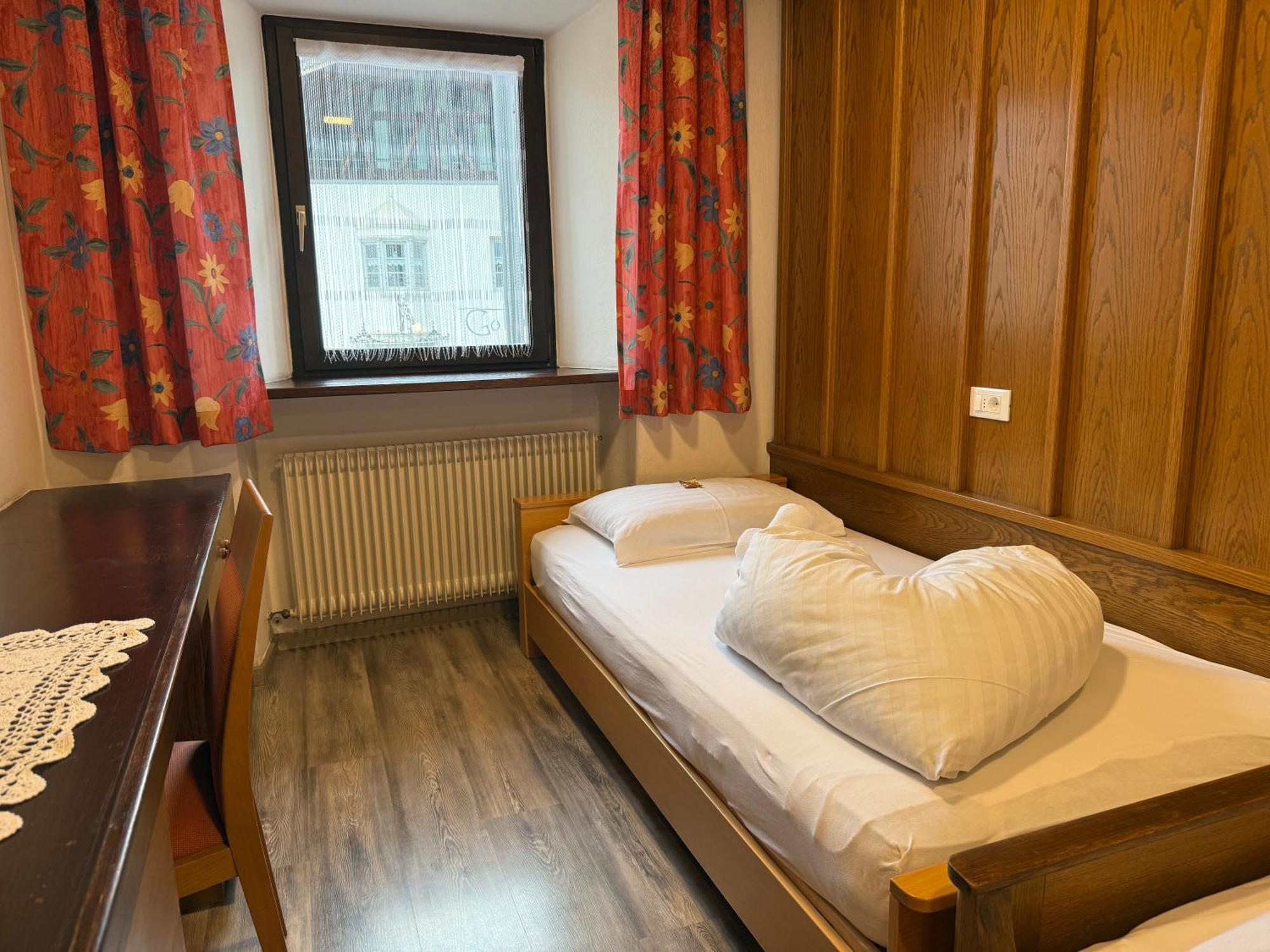Gasthof Goldenes Lamm Vahrn Room photo