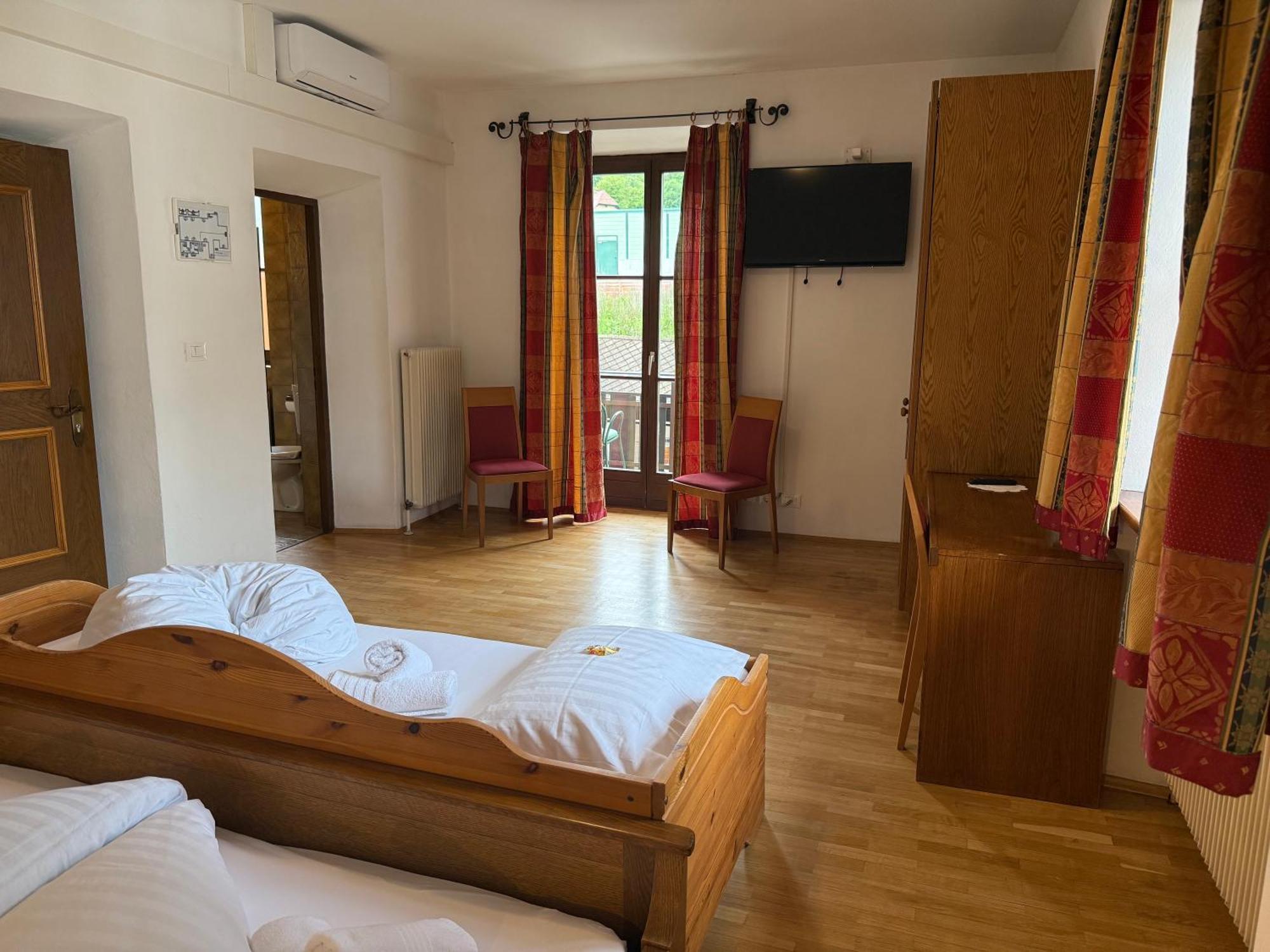 Gasthof Goldenes Lamm Vahrn Room photo