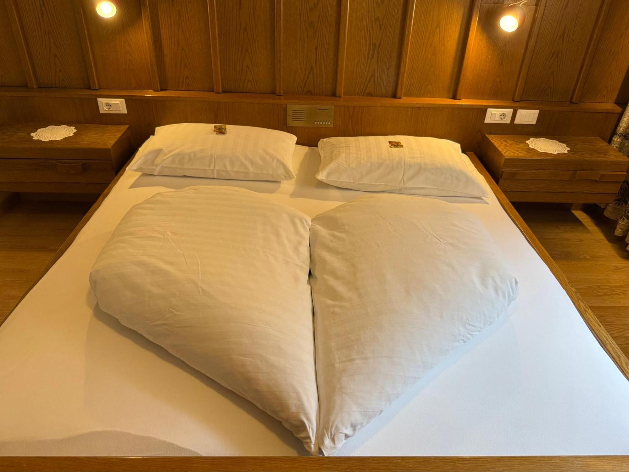 Gasthof Goldenes Lamm Vahrn Room photo